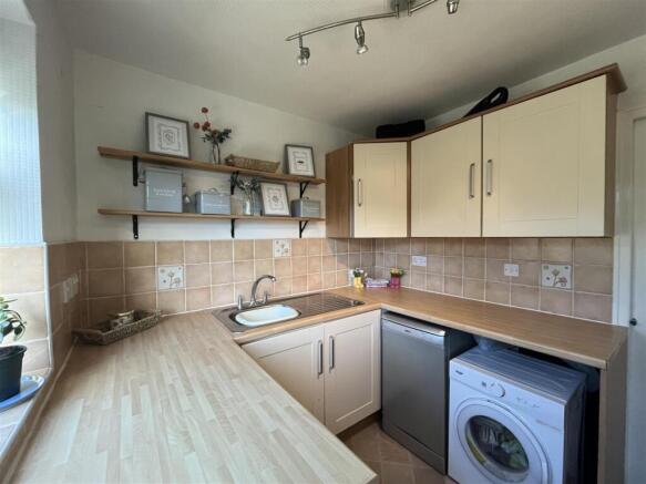 3 bed Semi-Detached for sale Image 9