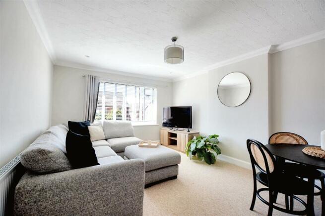 Living Room_2.jpeg
