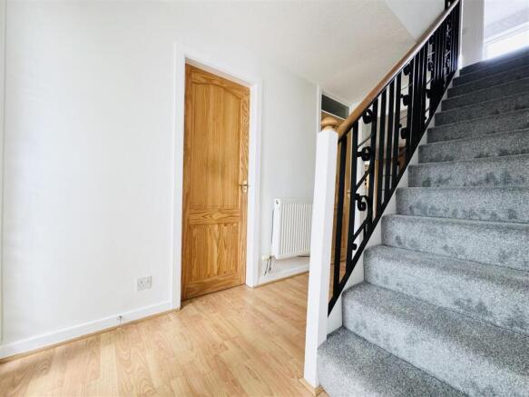 4 bed Detached for sale Image 9