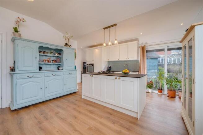 3 bed House for sale Image 10