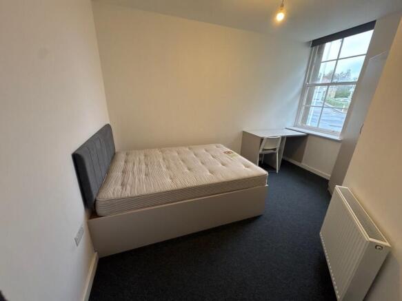 5 bed Flat to rent Image 6