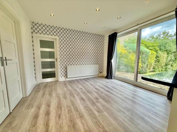 6 bed Detached to rent Image 12