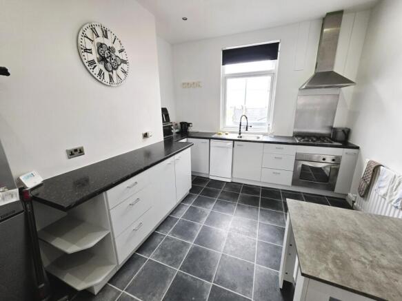 3 bed Terraced for sale Image 7
