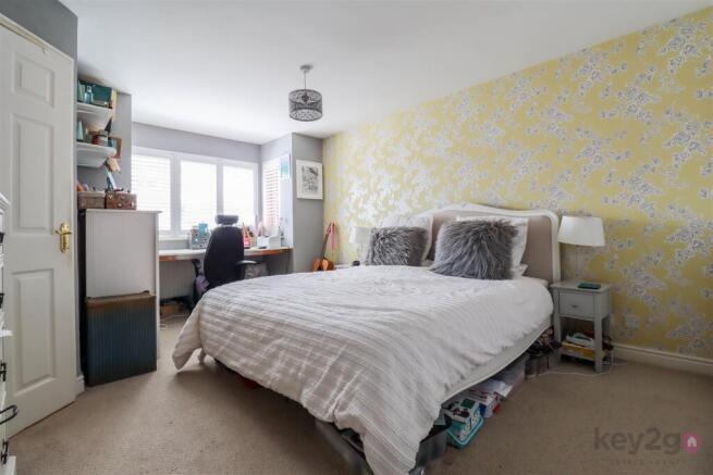 4 bed Detached for sale Image 11