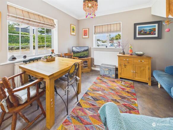 OPEN PLAN LOUNGE/DINING/KITCHEN