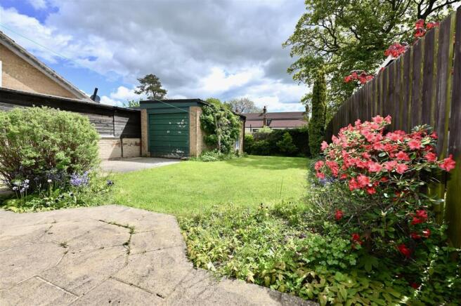2 bed Semi-Detached Bungalow to rent Image 8