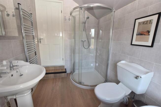 Period-Style Four Piece Bathroom