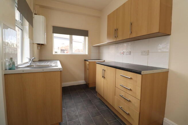 2 bed Semi-Detached to rent Image 4
