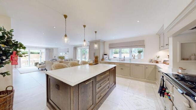 6 bed Detached for sale Image 8