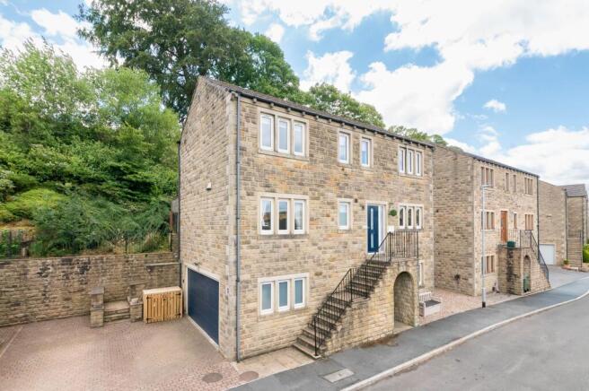 5 bed Detached for sale in holmfirth