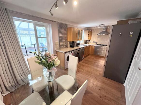 kitchen 2.jpg