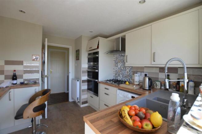 FITTED KITCHEN