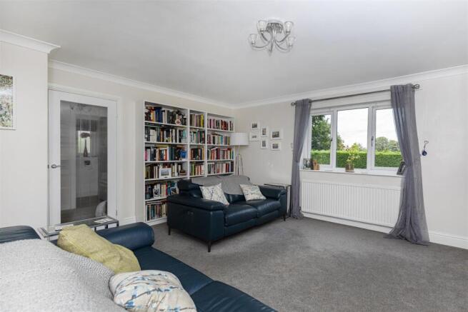 4 bed Detached for sale Image 10