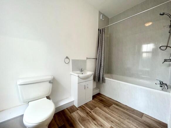 7 bed House Share to rent Image 6