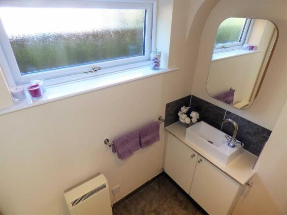 ENSUITE SHOWER ROOM