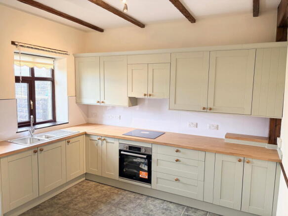 3 bed Semi-Detached to rent Image 4