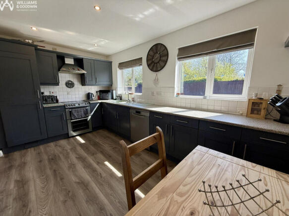 Bro Caerwyn, Llangefni, Anglesey, LL77 photo 4