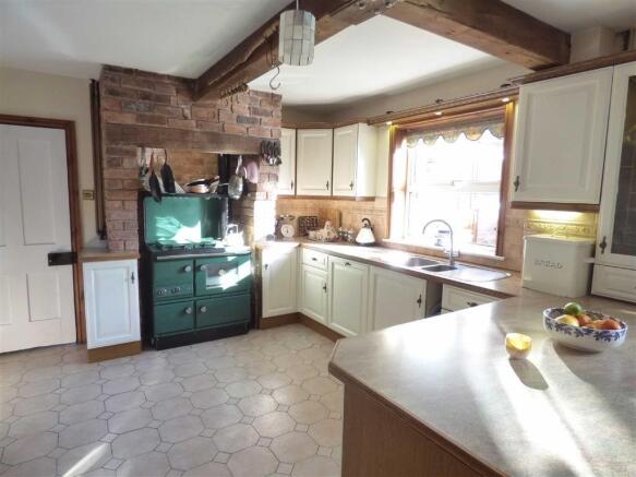 FARMHOUSE STYLE KITC
