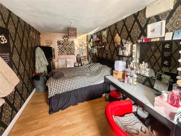 Diner/Bedroom 5