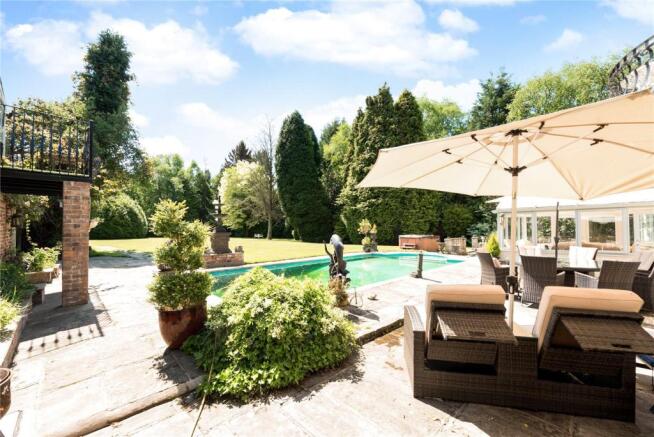 View To Pool and Gar
