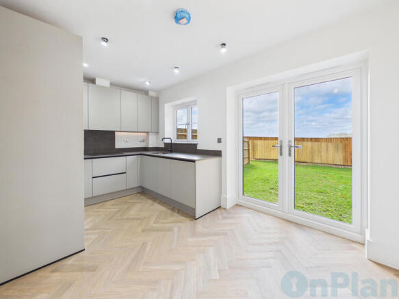 13 Chancel Close, Eagle Farm, Milton Keynes, Buckinghamshire photo 4
