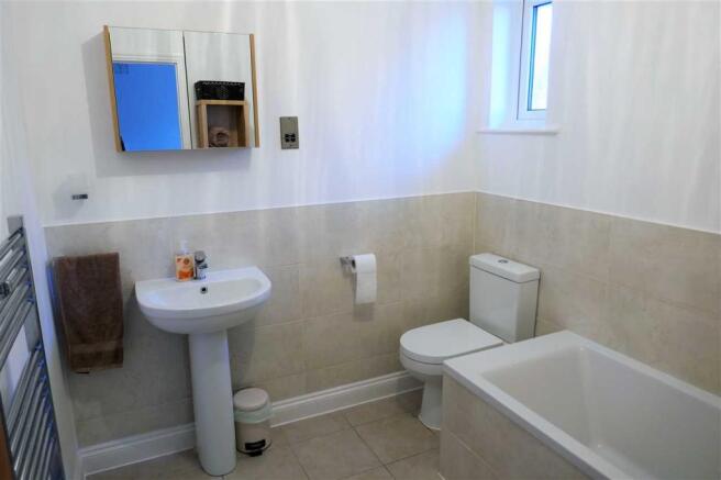 BATHROOM (Side):