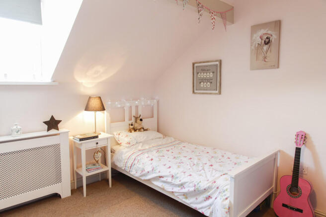 BEDROOM 2