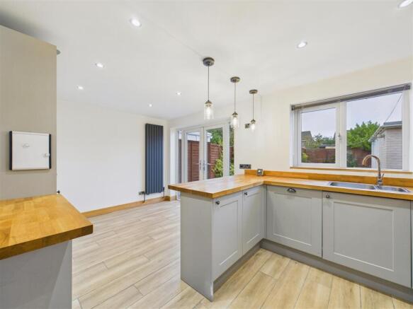 3 bed Semi-Detached for sale Image 6