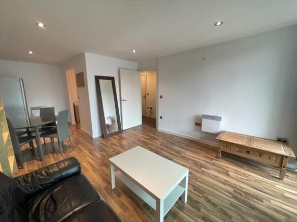 1 bed Apartment to rent Image 5