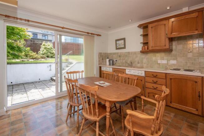 KITCHEN/BREAKFAST ROOM