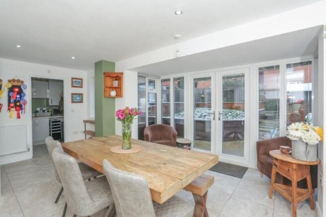 4 bed Detached for sale Image 8