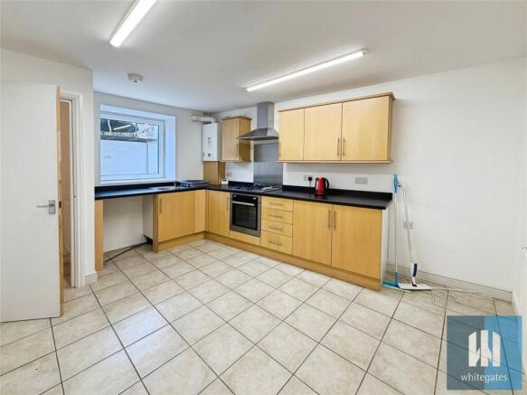 2 bed Terraced to rent Image 2