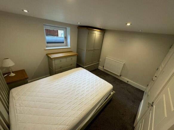 1 bed House Share to rent Image 11