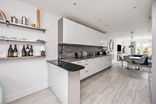 Kitchen/ Dining