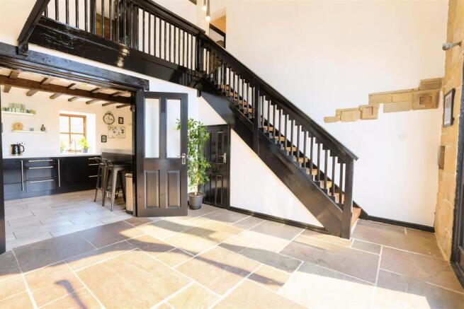 5 bed Detached for sale Image 7