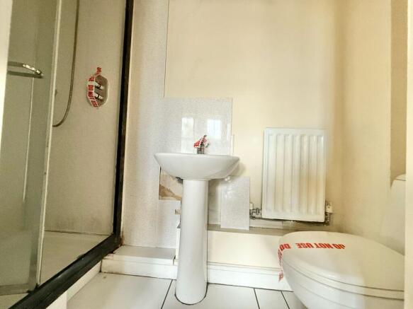 2 bed Ground Flat for sale Image 7