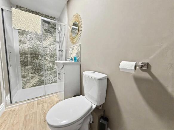 Flat Share for sale Image 11