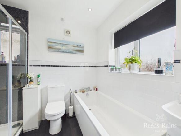 4 bed Semi-Detached for sale Image 8