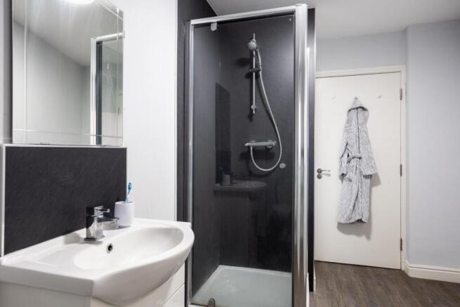 3 bed House to rent Image 6