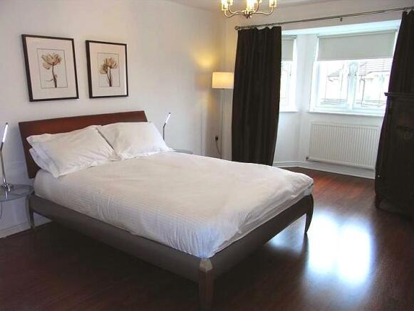 <p>MASTER BEDROOM</p>