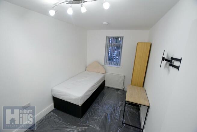 3 bed Flat to rent Image 7