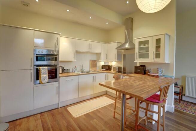 2 bed Flat for sale Image 6