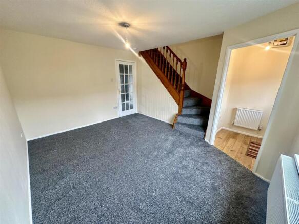 Living Room (1/3)