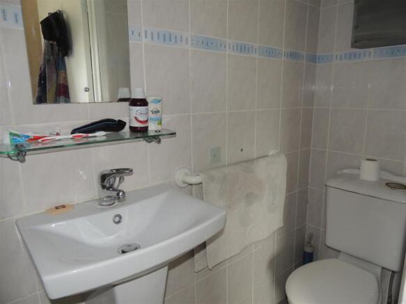 Shower Room: