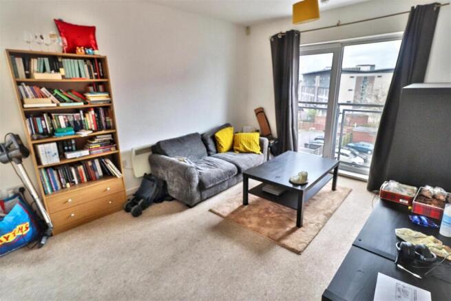 OPEN PLAN LIVING/KITCHEN AREA