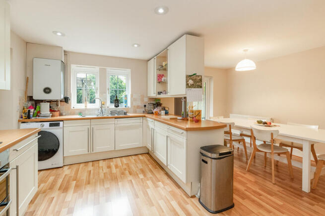4 bed Link Detached House for sale Image 6