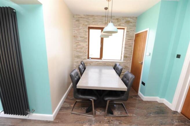 4 bed Semi-Detached for sale Image 7