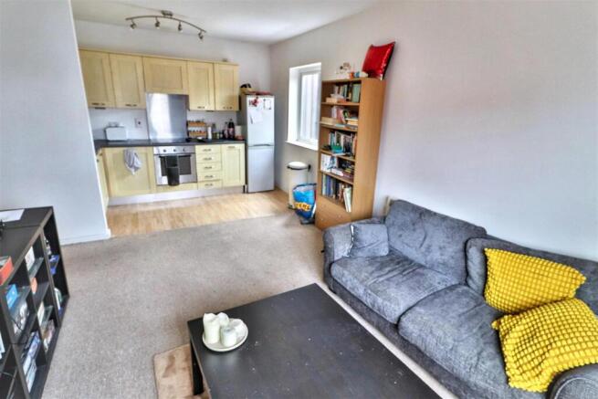 OPEN PLAN LIVING/KITCHEN AREA