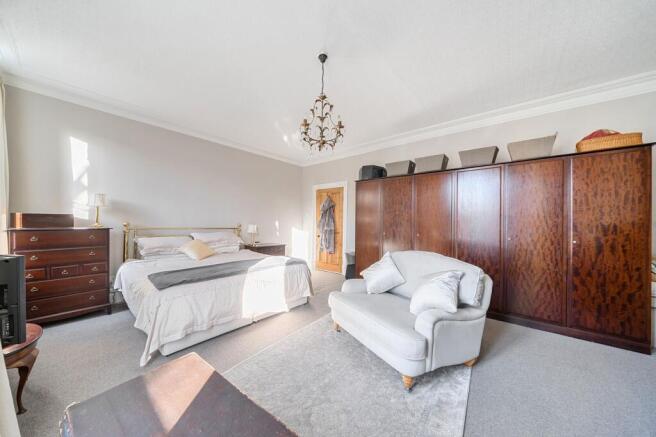 5 bed Terraced for sale Image 8