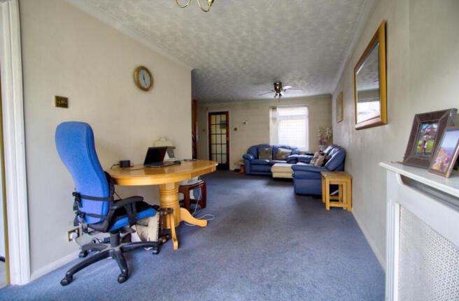 Windsor Close, Crawley, RH11 photo 4